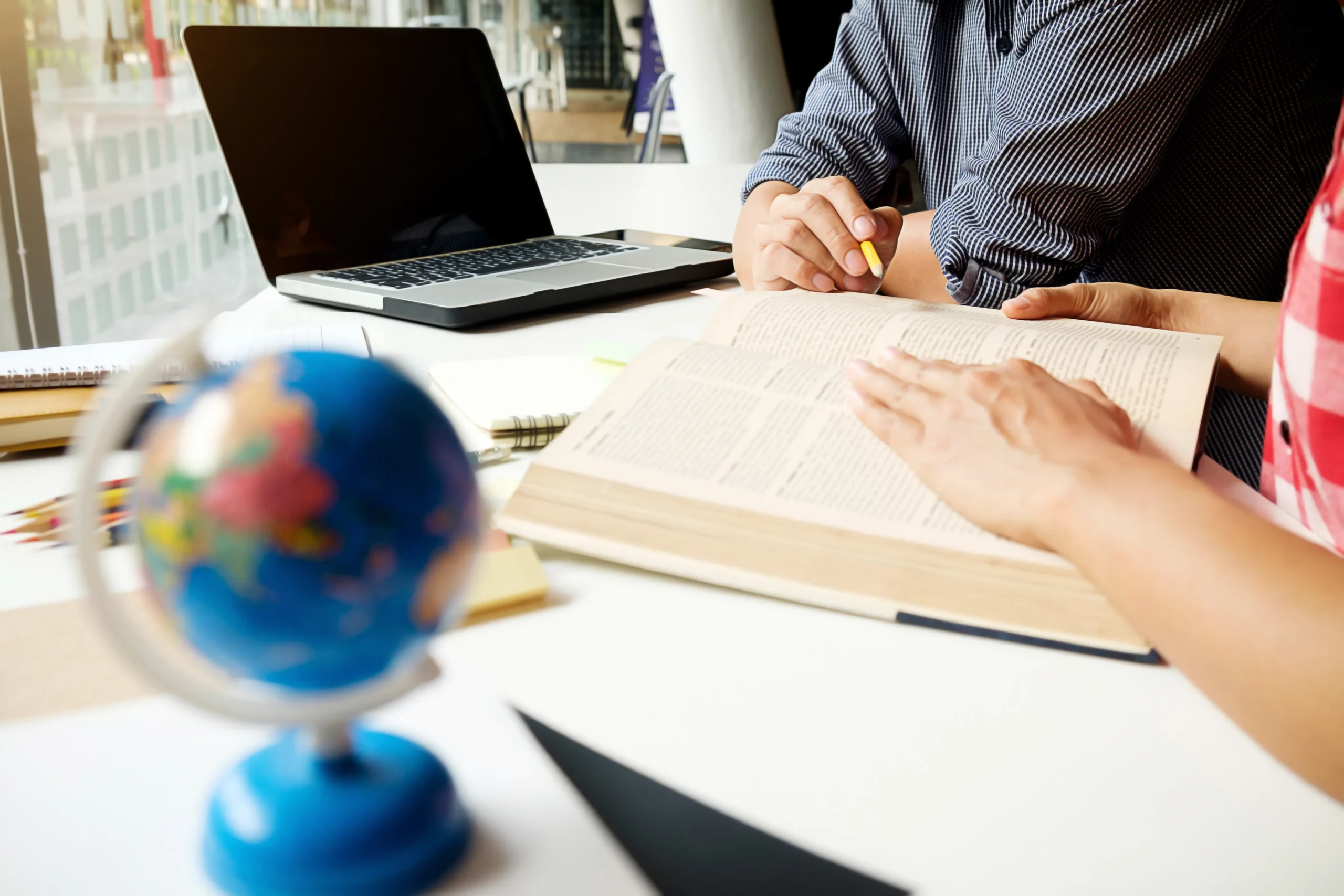 Şişli’de profesyonel tercüme hizmeti sunan ofisin tanıtım görseli.